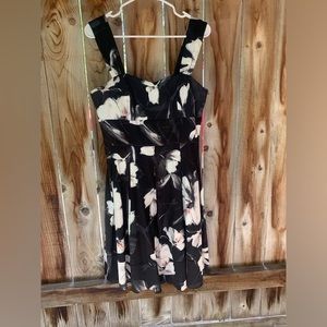 2/$30 White House black market floral dress 10